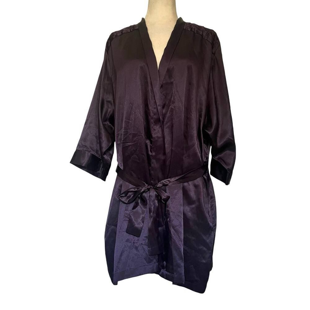 Cacique Lingerie Satiny Womens Robe Sz M Purple Embroidered Royal Regency Short